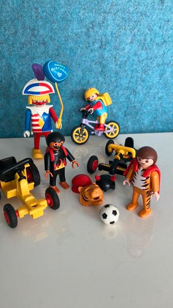 Playmobil verjaardag kinderen verkleed op skelter met clown beschikbaar voor biedingen