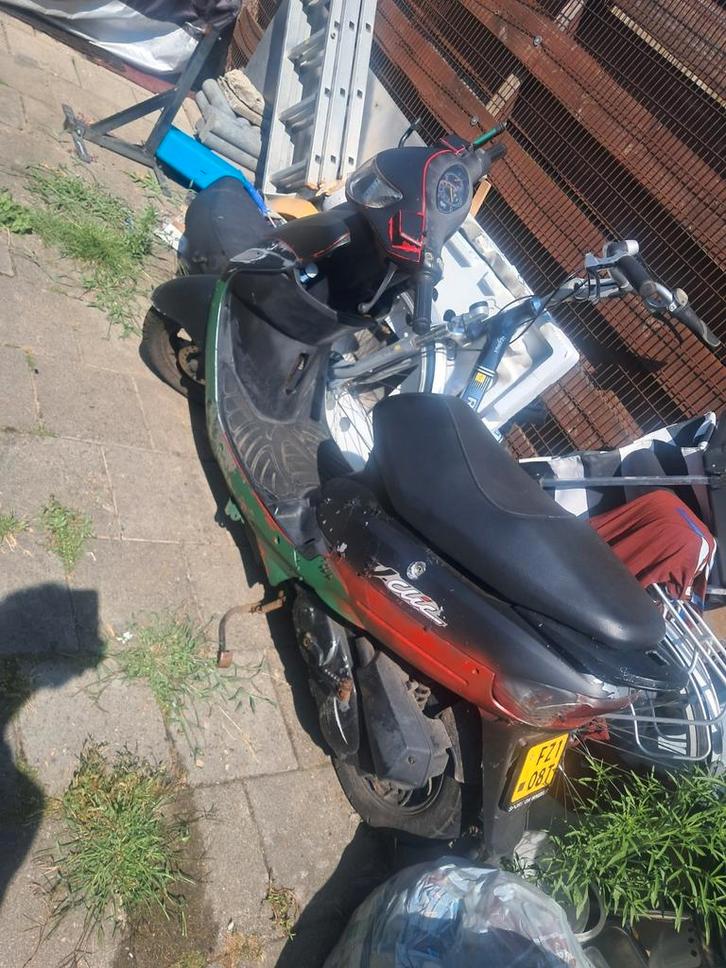 Peugeot v clic, Fietsen en Brommers, Scooters | Peugeot, Zo goed als nieuw, Overige modellen, Ophalen of Verzenden