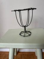 Draadijzeren houder op voet, Antiek en Kunst, Curiosa en Brocante, Ophalen of Verzenden
