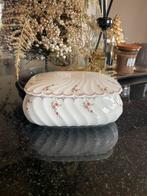 Wedgwood pink garland, Ophalen of Verzenden, Wedgwood, Porselein, Schaal of Schalen