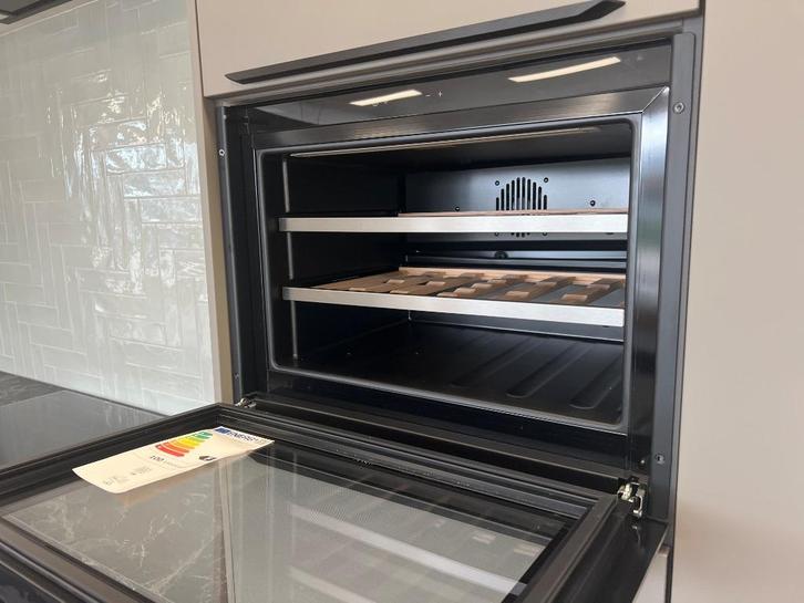 Nieuwe inbouw wijnklimaat kast, Verzamelen, Elektronische Apparatuur, Witgoed, Ophalen