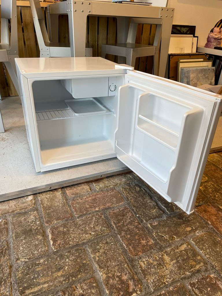 Salora Mini Koelkast - Ideaal voor kantoor of camping!, Witgoed en Apparatuur, Koelkasten en IJskasten, Ophalen, Energieklasse A of zuiniger