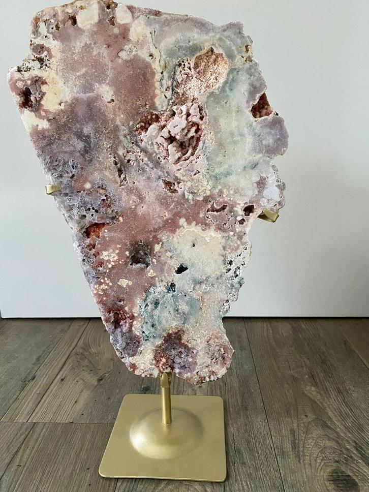Prachtige Roze Amethist op Standaard, Verzamelen, Mineralen en Fossielen, Mineraal, Ophalen