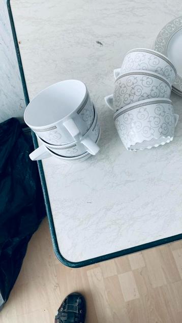 Camping Servies - Borden, Kommen, Bekers beschikbaar voor biedingen