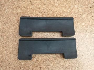 2x Thule dakdragers rubber adapter 15. Adapter plaat beschikbaar voor biedingen