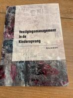 Vestigingsmanagement in de Kinderopvang - 2023 Nieuw!, Ophalen of Verzenden, Zo goed als nieuw, HBO, Betay van de Grift