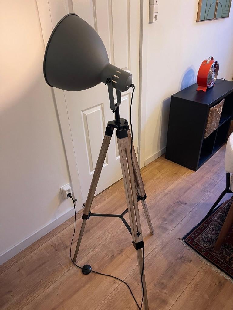 Qazqa industriële vloerlamp op houten tripod met grijze kap, Ophalen, Gebruikt, Hout, 150 tot 200 cm