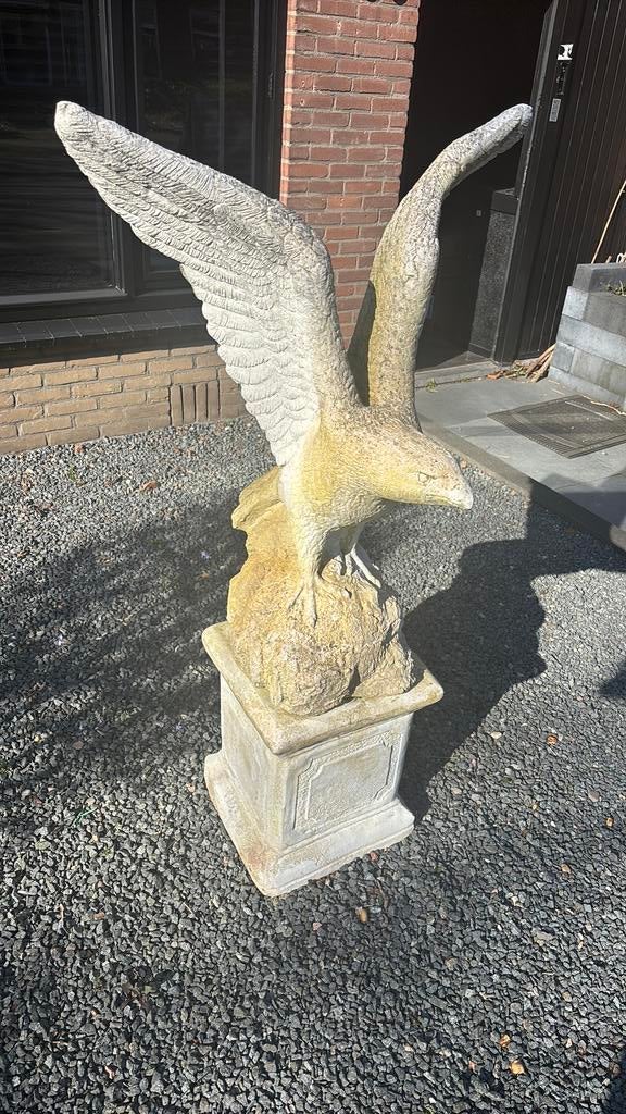 Grote adelaars beeld, Ophalen