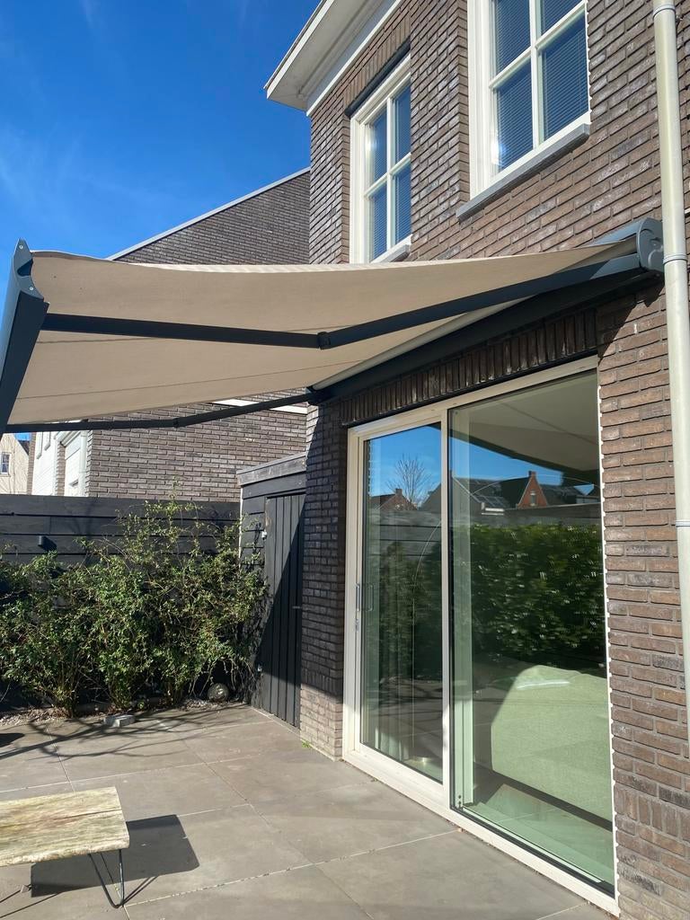 Elektrisch knikarmscherm - Zo goed als nieuw, Ophalen, Elektrisch, Zo goed als nieuw, 150 tot 300 cm