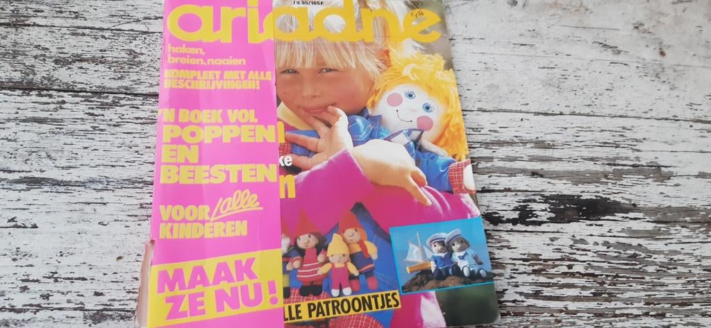 Ariadne Special vol vrolijke poppen en beesten met patronen, Ophalen of Verzenden, Zo goed als nieuw, Breien of Haken, Patroon of Boek