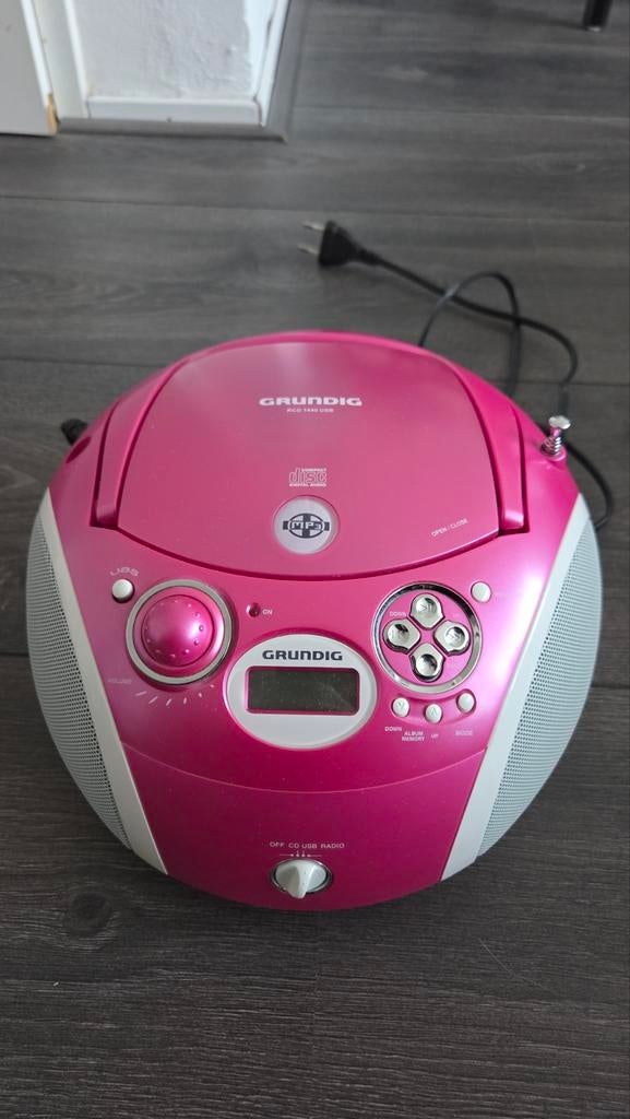 Grundig Roze Draagbare Radio/CD-speler met USB, Audio, Tv en Foto, Radio's, Ophalen of Verzenden, Gebruikt, Radio, Met cd-speler