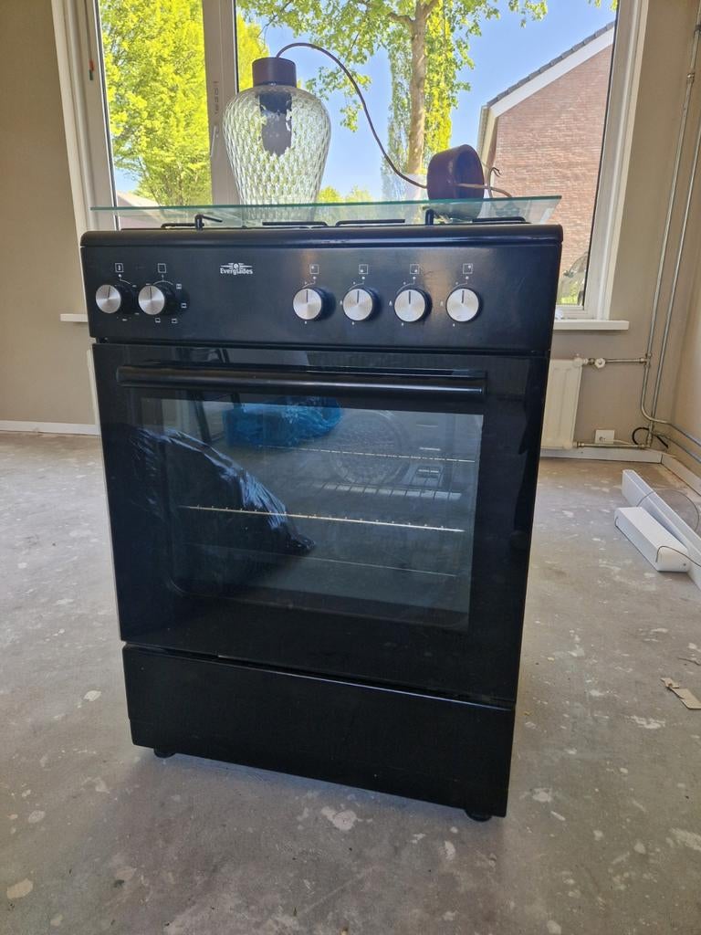 Zwart vrijstaand gas fornuis met elektrische oven, Ophalen, Gebruikt, 60 cm of meer, 4 kookzones
