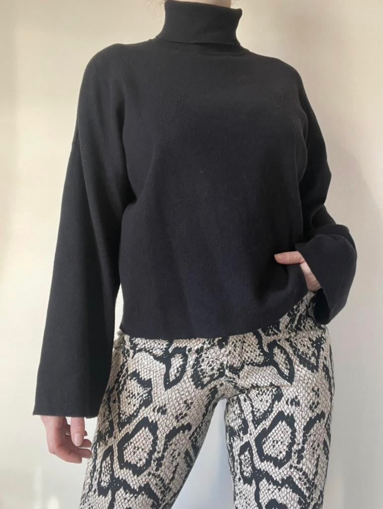 Zachte coltrui met wijd uitlopende mouwen, M. Cropped kol, Maat 38/40 (M), Verzenden, Zwart, Gedragen