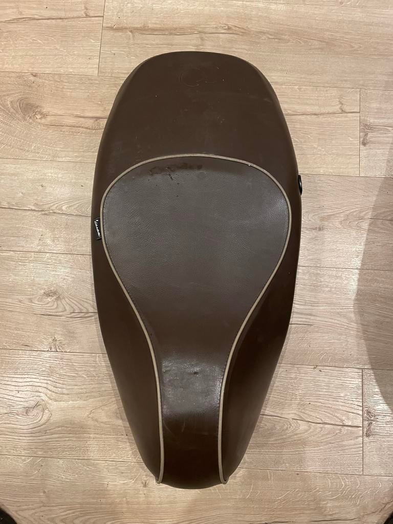 Vespa Primavera 70T jarhe edition zadel bruin kabel los, Ophalen of Verzenden