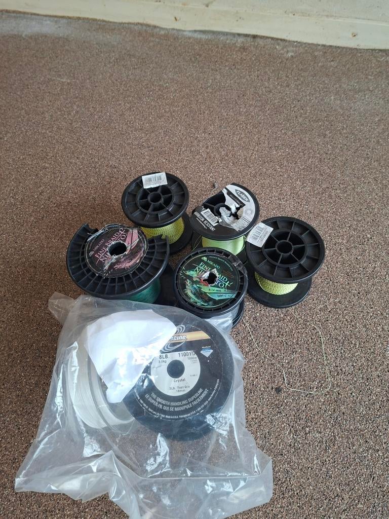 Diverse klossen gevlochten lijn, Nieuw, Ophalen of Verzenden, Vislijn, Berkley