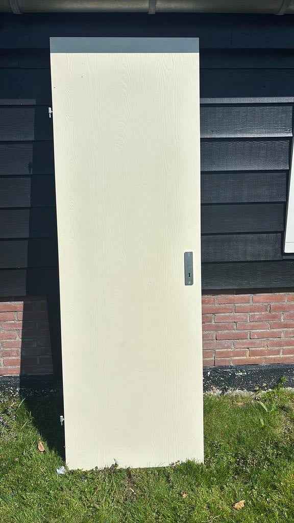 Te koop kastdeur / meterkast deur opdekdeur  70 bij 210, Ophalen of Verzenden, Zo goed als nieuw, Klink of Kruk