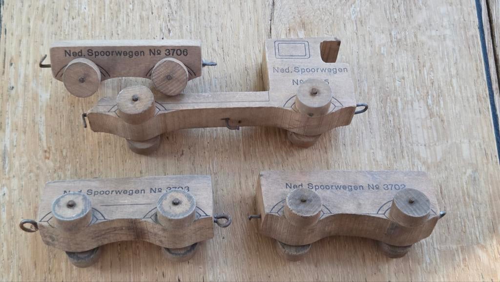 Antiek houten speelgoed auto Nederlandse Spoorwegen NS, Ophalen of Verzenden, Gebruikt, Trein, Schaalmodel