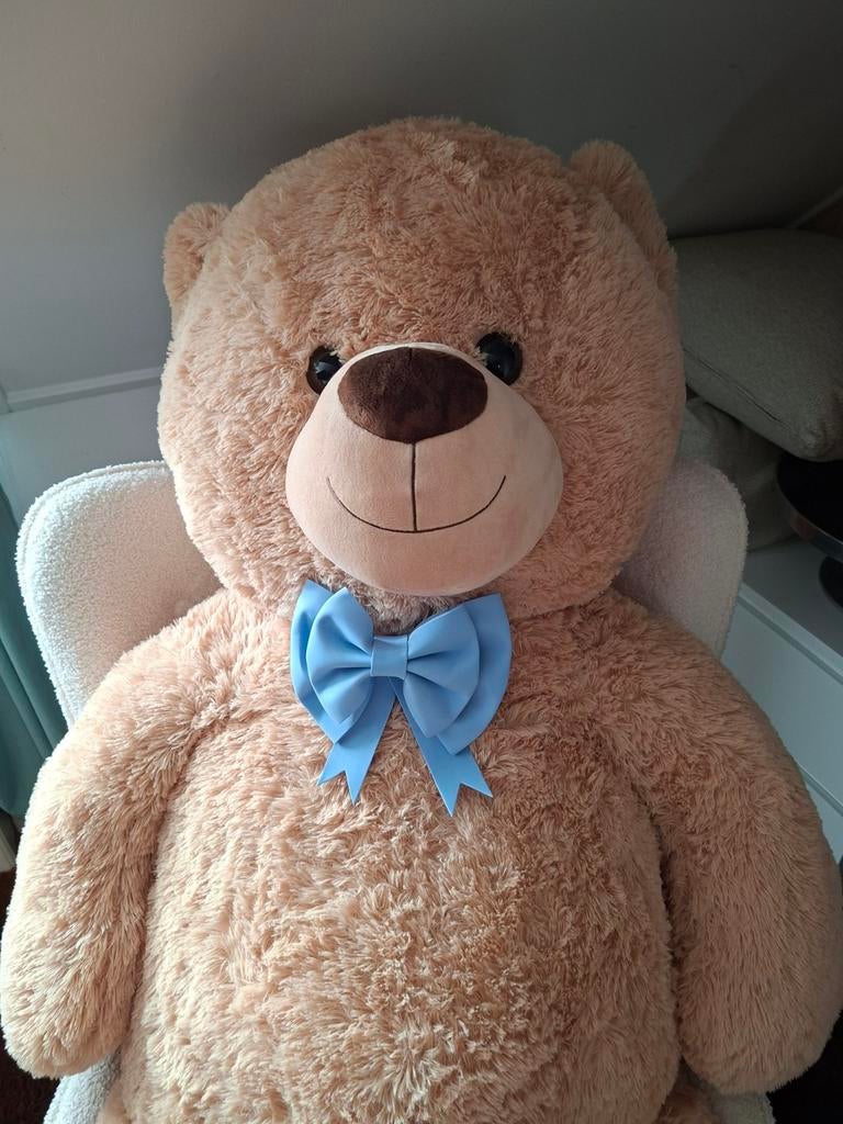 Grote knuffelbeer met blauwe strik, Ophalen, Zo goed als nieuw, Beer