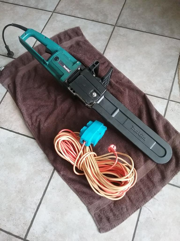 MAKITA KETTINGZAAG.....+ VERLENGSNOER..., Ophalen, Gebruikt