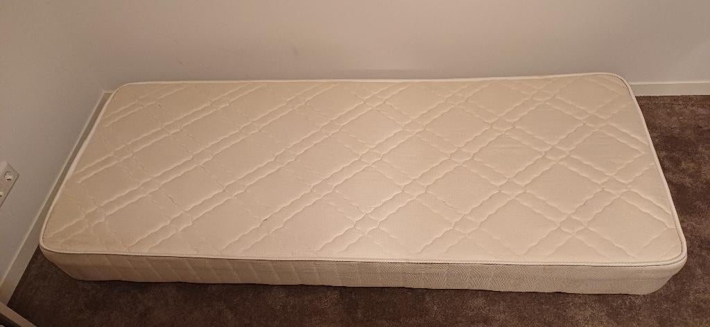 Logeerbed 80X200, Huis en Inrichting, Slaapkamer | Bedden, Zo goed als nieuw, Eenpersoons, 80 cm, 200 cm, Overige materialen, Wit