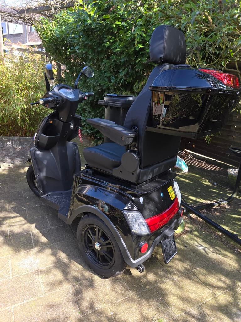 Scootmobiel IVA Z1000, zwart, in zeer goede staat, Ophalen, Zo goed als nieuw, 46 km of meer, 16 km/u of meer