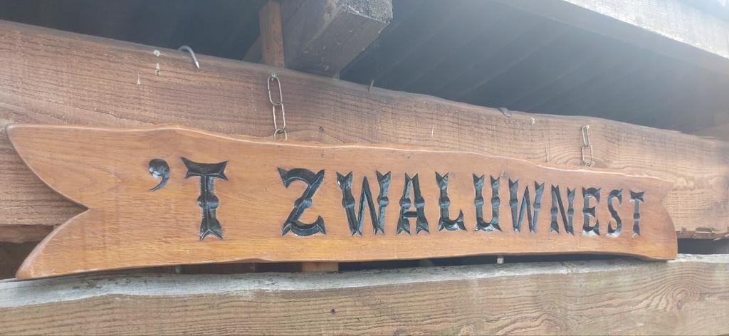 Uithangbord naambord prachtig uitgestoken letters Zwaluwnest, Ophalen