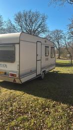 Adria 4250 TK | 5 pers. | volledig onderhouden 2025, Caravans en Kamperen, Vast bed, 750 - 1000 kg, Particulier, Koelkast