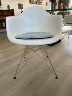 4x Originele Vitra Eames Armchairs Wit, verchroomd onderstel, Ophalen, Gebruikt, Wit, Vier