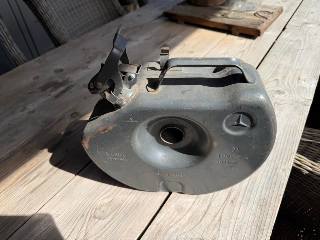 Mercedes jerrycan voor in reservewiel, Ophalen of Verzenden, Gebruikt, Mercedes-Benz