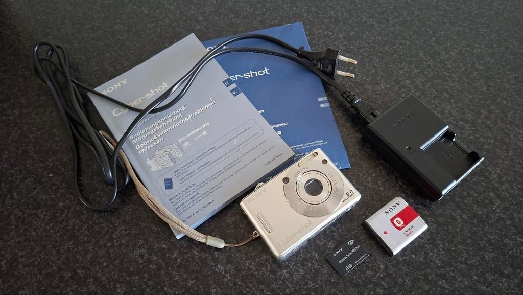 Sony digitale camera Cybershot DSC - W30, Ophalen of Verzenden, Gebruikt, Sony