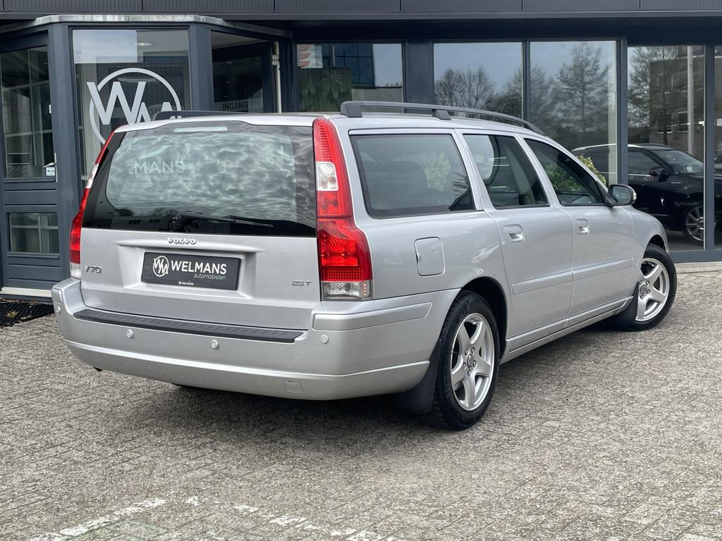 Volvo V70 2.5T Momentum Youngtimer l Leder l Xenon, Auto's, 1525 kg, Gebruikt, Zwart, 2521 cc