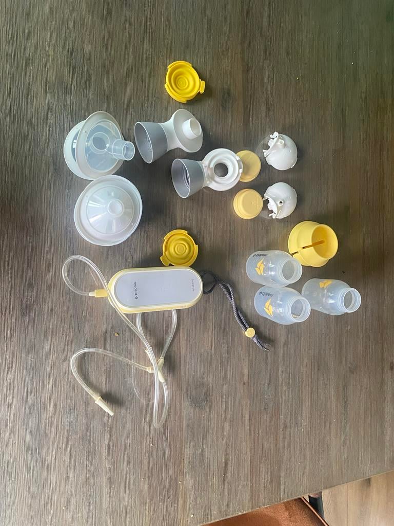 Medela Freestyle Flex dubbele elektrische borstkolf, Kinderen en Baby's, Babyvoeding en Toebehoren, Ophalen, Gebruikt, Borstkolf