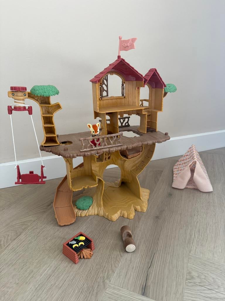 Sylvanian Families boomhut + uitbreiding, Ophalen of Verzenden, Zo goed als nieuw, Poppenhuis