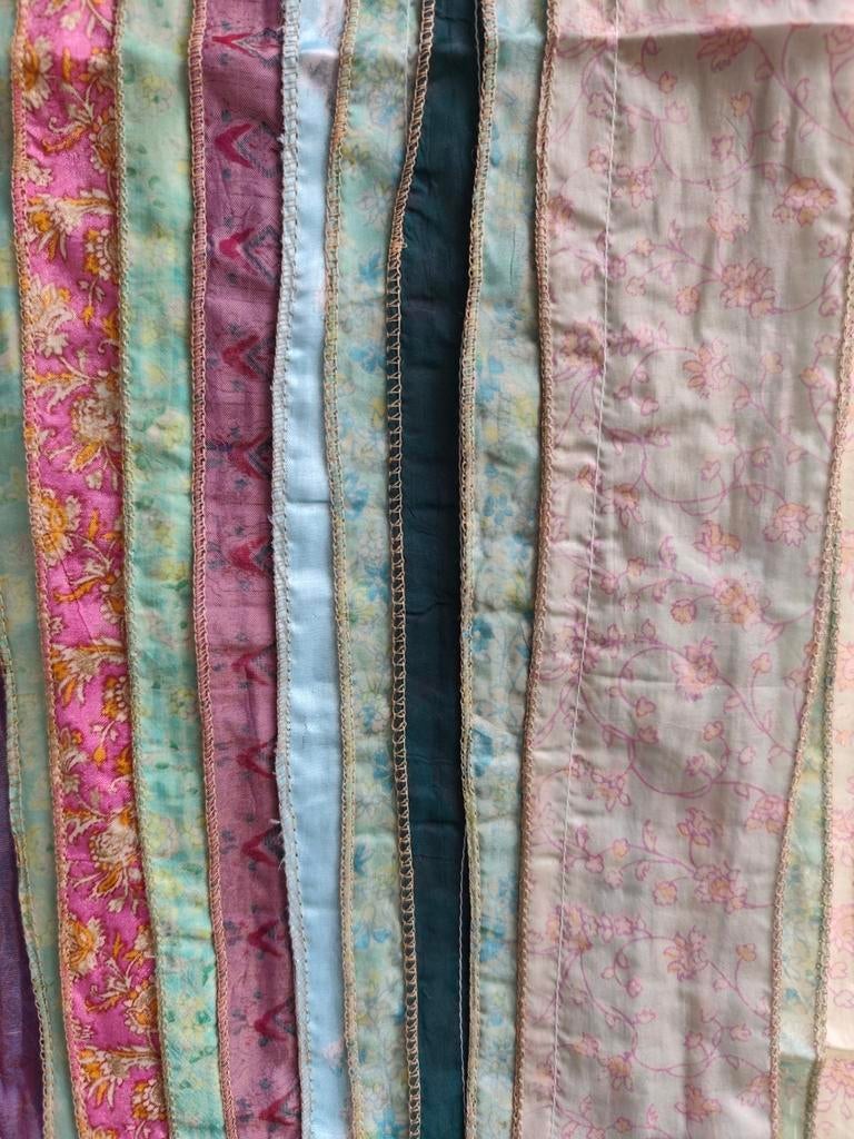 Nieuw in de verpakking: boho multicolor zijden strokensjaal, Kleding | Dames, Mutsen, Sjaals en Handschoenen, Maat 42/44 (L), Nieuw