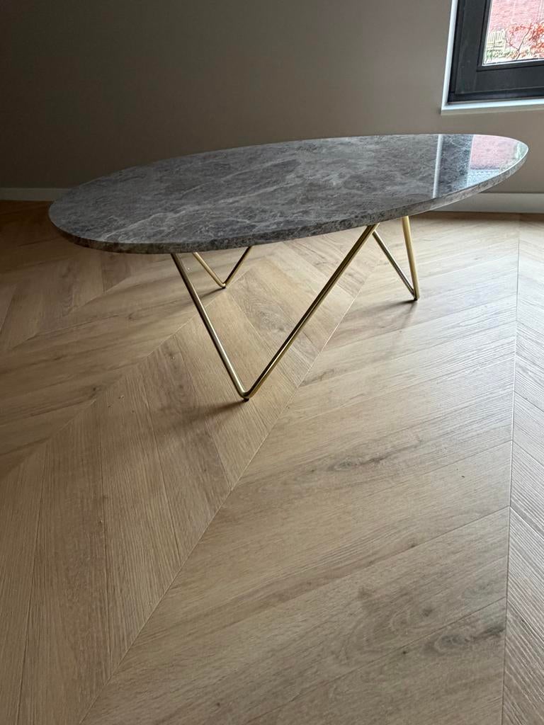 Furnified marmeren salontafel met gouden poten, Huis en Inrichting, Tafels | Salontafels, Ophalen, 100 tot 150 cm, 50 tot 100 cm