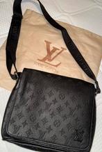 Zwarte Louis Vuitton Messenger Bag, Overige merken, Zwart, Ophalen of Verzenden, Zo goed als nieuw