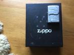 Zippo met hand en kaarten, Ophalen of Verzenden, Gebruikt, Aansteker