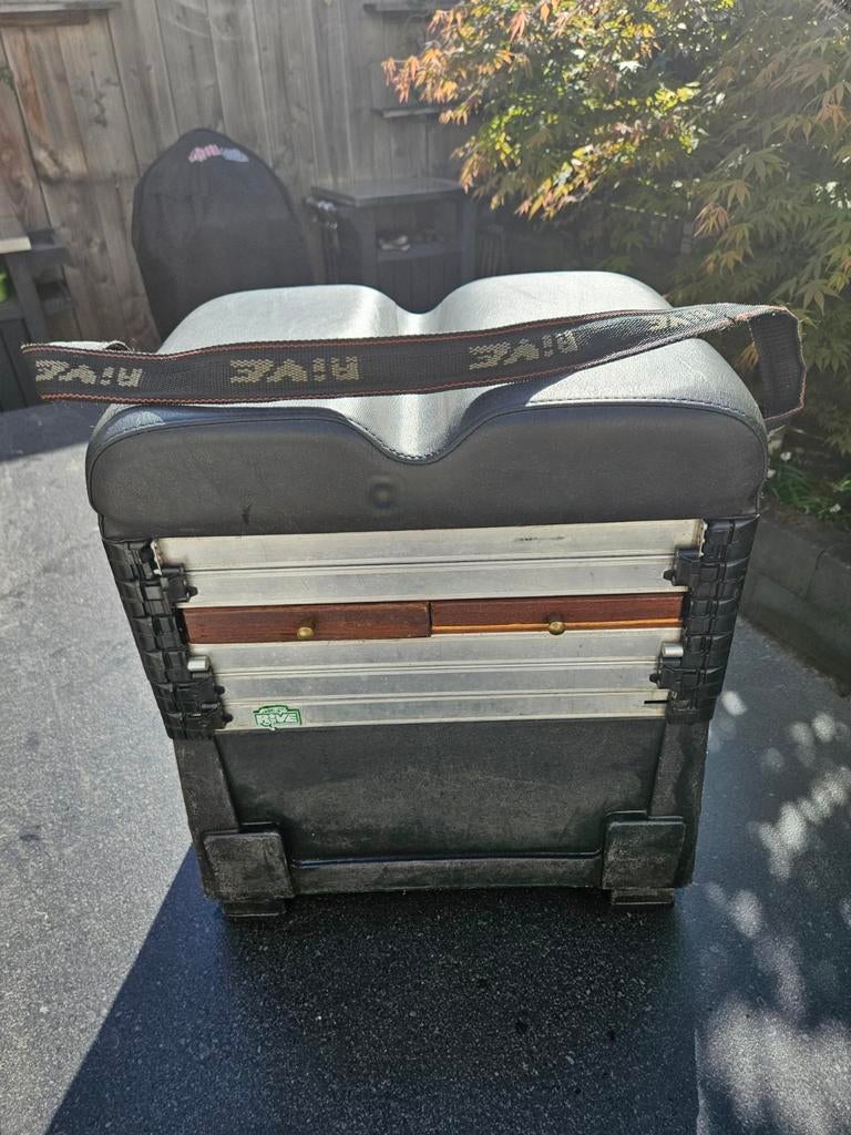 Rive viskist met dobbers en accessoires, Ophalen, Gebruikt, Overige typen