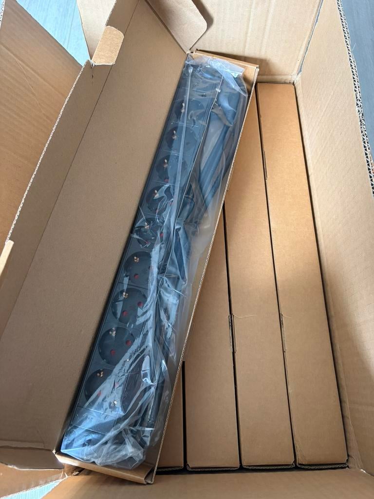 10x LogiLink PDU9C03 19 inch Stekkerdoos voor patchkast, Ophalen of Verzenden, Nieuw