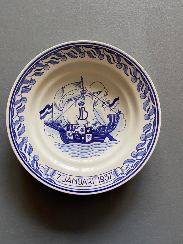 Juliana Bernhard herdenkingsbord Goedewaagen Gouda Holland, Ophalen