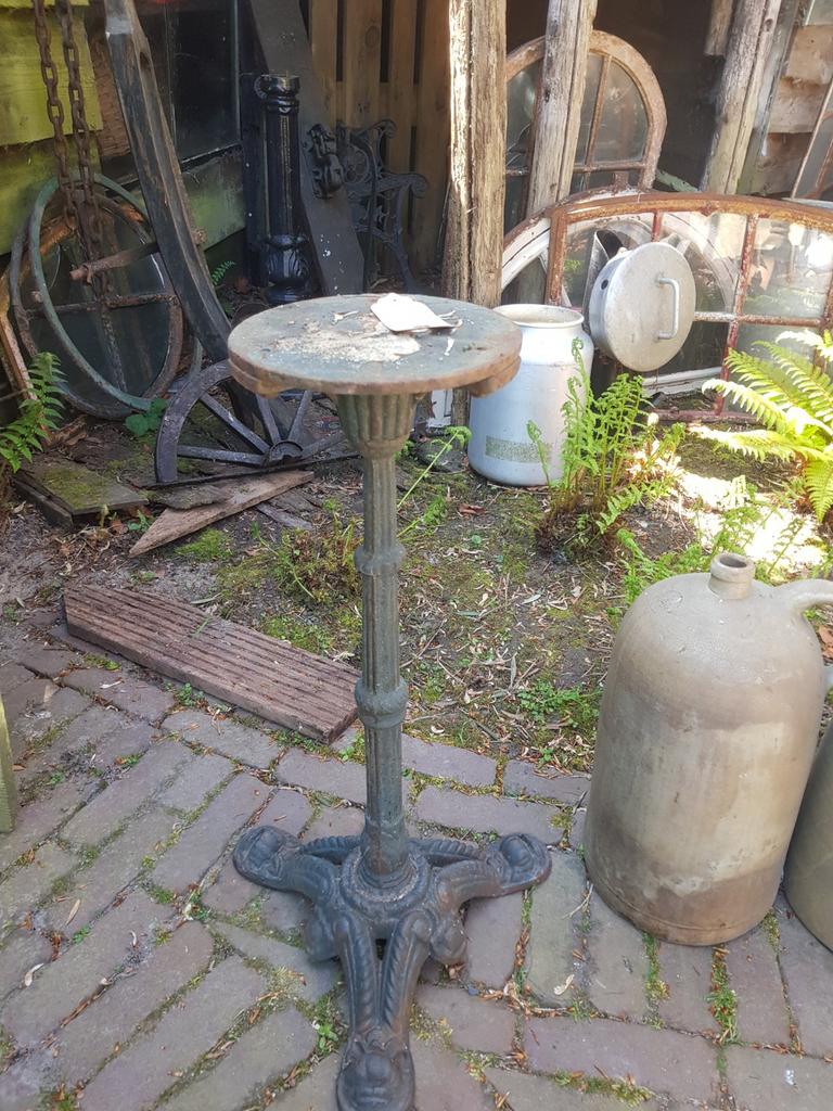 Gietijzeren bistrotafelpoot, Ophalen