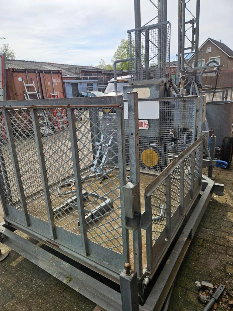 Bouwlift tandheugellift De Jong AT50B 500 kilo, Doe-het-zelf en Verbouw, Bouwliften, Ophalen, De Jong, Gebruikt, .