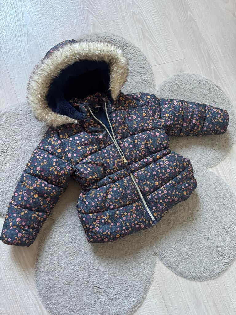 Mooie winterjas met bloemenprint en bontkraag - Maat 92, Ophalen of Verzenden, Gebruikt, Meisje, Jas