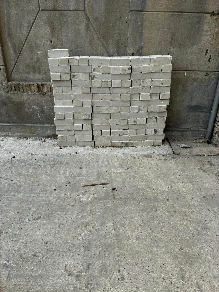 310 Kalkzandstenen - gebruikt wel schoon, Doe-het-zelf en Verbouw, Metselstenen, Ophalen, Zo goed als nieuw, Kalkzandstenen