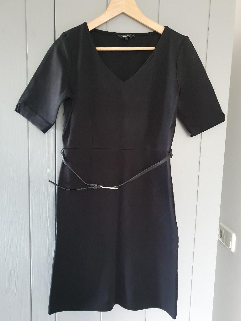 Zwart jurkje Promiss maat M met riem, Maat 38/40 (M), Promiss, Zwart, Ophalen of Verzenden
