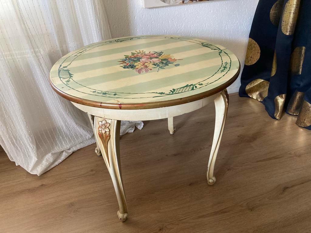 Antieke bijzettafel met bloemmotief Louis XV, Antiek en Kunst, Antiek | Meubels | Tafels, Ophalen