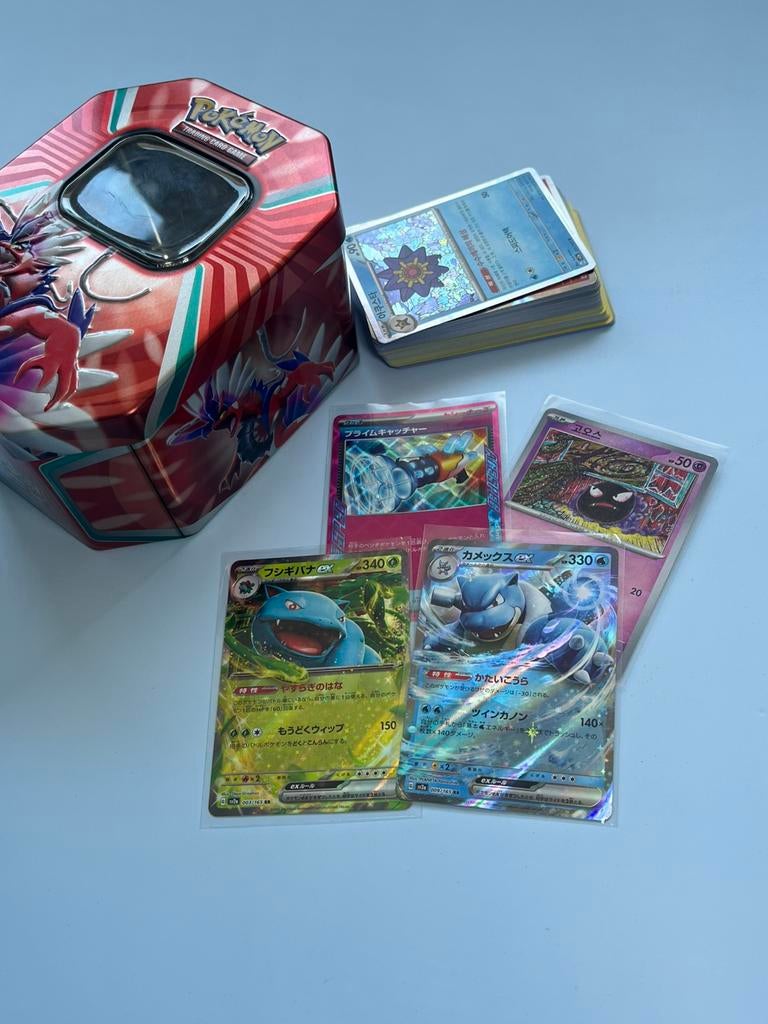 Pokemon tin met kaarten, Hobby en Vrije tijd, Verzamelkaartspellen | Pokémon, Ophalen of Verzenden, Zo goed als nieuw, Meerdere kaarten
