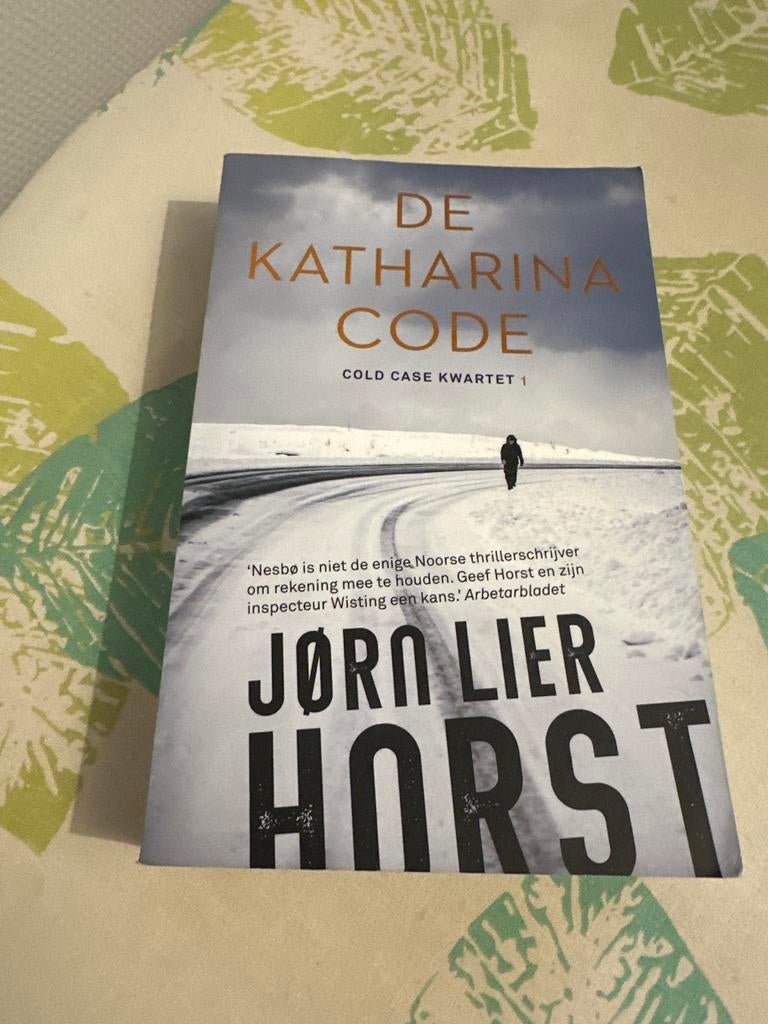 De Katharina Code - Jørn Lier Horst, Boeken, Thrillers, Ophalen of Verzenden, Gelezen, Nederland
