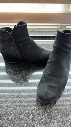 Suede enkellaarsje sleehak mt 41, Ophalen of Verzenden, Gedragen, Zwart