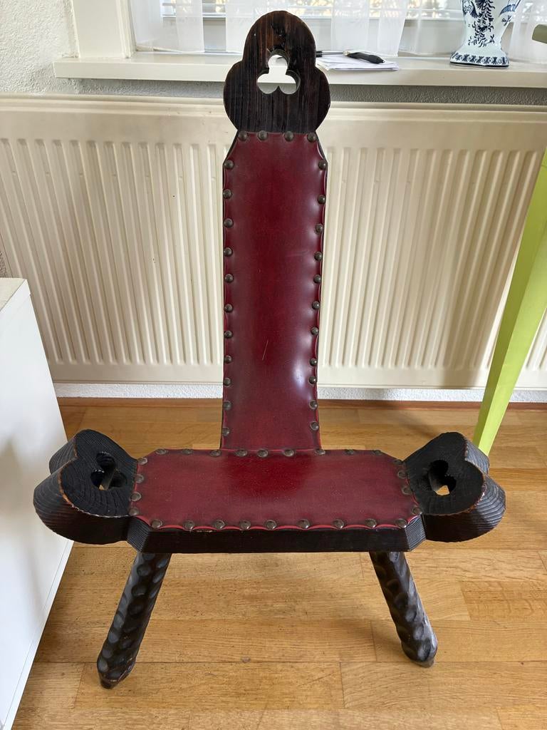 Antiek Spaanse driepoot stoel met leer bekleed, Ophalen